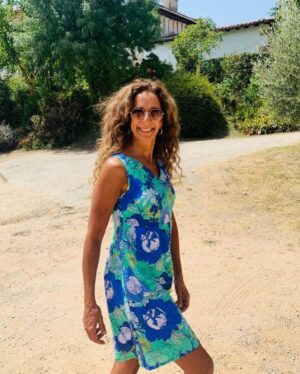 Lolita Instagram - Todas estas mujeres son de mi familia , faltan algunas , pero todas ellas son libres , creadoras , luchadoras , familiares , luchan por las injusticias , madres , supervivientes, valientes ,guerreras , ,trabajadoras , leales , legales , fieles , amigas , autosuficientes , únicas , cada una en lo suyo , y con coraje de vivir ellas son mi familia , faltan muchas de ellas que son anónimas , pero no para nosotras desde mis abuelas pasando por mis primas ect viva mi familia vivan las mujeres , todas , sin excepción feliz día @lolafloresypunto @carmen_flores_fans @lolitafoficial @rosarioficial @albafloresoficial @elenafuriase @indian.gypsy #nalasierrafuriase