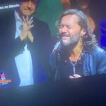 Lolita Instagram - Después del mal rato de hoy pongo la tele y veo a @diegotorresmusica en @elchiringuitotv con @lobocarrasco2009 que hace tiempo que no le veo , y el universo me dice que mi maleta aparecerá , gracias por las señales ya en Barcelona para grabar tu cara me suena que empieza a emitirse el 12 de abril. En @antena3com @gestmusic nos vemos y gracias por vuestros mensajes de apoyo , hay mucha vida y mucho viaje en esa maleta , si, solo es una maleta llena de mis cosas , las que me recuerdan que tengo una familia y un sitio donde volver después de un mes casi fuera de mi casa , gracias a todos .buenas noches y gracias a todos