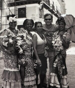 Lolita Instagram - Ay @eduardo_lago_durango lloro de vernos en Port aventura y en cuba que juventud la nuestra la de mis hijos , sabes que te quiero a ti y a tu familia besos la vida hay señor la vida @eduardo_lago_durango @elenafuriase @guillermofuriasse