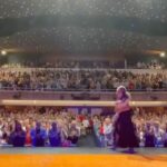 Lolita Instagram – No tengo palabras para agradecer a las islas canarias , Tenerife y las palmas @teatroguimera ,  @teatrocuyas , esos aplausos llenan todo ese vacío que a veces una tiene al estar lejos de casa de echar de menos a mis hijos a mis nietos a mi hermana mi familia , mis amigos , mi cama mi cocina ect ,pero estos aplausos a Poncia ,llenan una parte grande de mi corazón ,me dan ese amor que a veces me falta , Dios me puso el teatro en mi camino ,y Dios sabe cuantas gracias le doy , viva poncia ,viva las canarias ,y viva el teatro gracias ,gracias en todas partes donde poncia va , le llenan el alma no habrá palabras nunca para agradecer a todos Lis teatros donde voy y a todo el público que viene a ver esta función. @luisluquecabrera @cimarroj @pentacionespectaculos @zapardielarbas @pilarcontrerasgarrido @christianmolca #nicolassancheztecnicoluces gracias