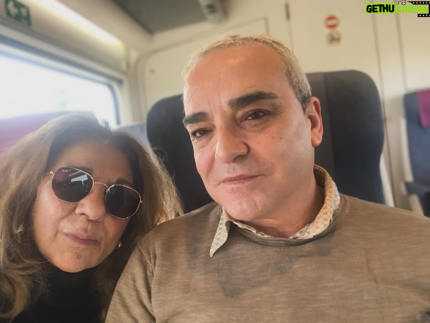 Lolita Instagram - Ya de vuelta a casa , @zapardielarbas y yo contentos de volver y por nuestro periplo de teatros en Castilla león , gracias de corazón