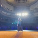 Lolita Instagram – No tengo palabras para agradecer a las islas canarias , Tenerife y las palmas @teatroguimera ,  @teatrocuyas , esos aplausos llenan todo ese vacío que a veces una tiene al estar lejos de casa de echar de menos a mis hijos a mis nietos a mi hermana mi familia , mis amigos , mi cama mi cocina ect ,pero estos aplausos a Poncia ,llenan una parte grande de mi corazón ,me dan ese amor que a veces me falta , Dios me puso el teatro en mi camino ,y Dios sabe cuantas gracias le doy , viva poncia ,viva las canarias ,y viva el teatro gracias ,gracias en todas partes donde poncia va , le llenan el alma no habrá palabras nunca para agradecer a todos Lis teatros donde voy y a todo el público que viene a ver esta función. @luisluquecabrera @cimarroj @pentacionespectaculos @zapardielarbas @pilarcontrerasgarrido @christianmolca #nicolassancheztecnicoluces gracias