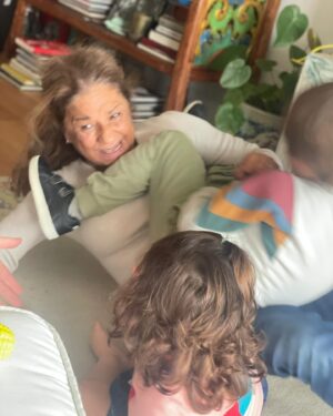 Lolita Instagram - El mejor cumple , mi familia , mis nietos mis hijos mis amigos , mi vida ,mi luz y mi energía en el suelo feliz