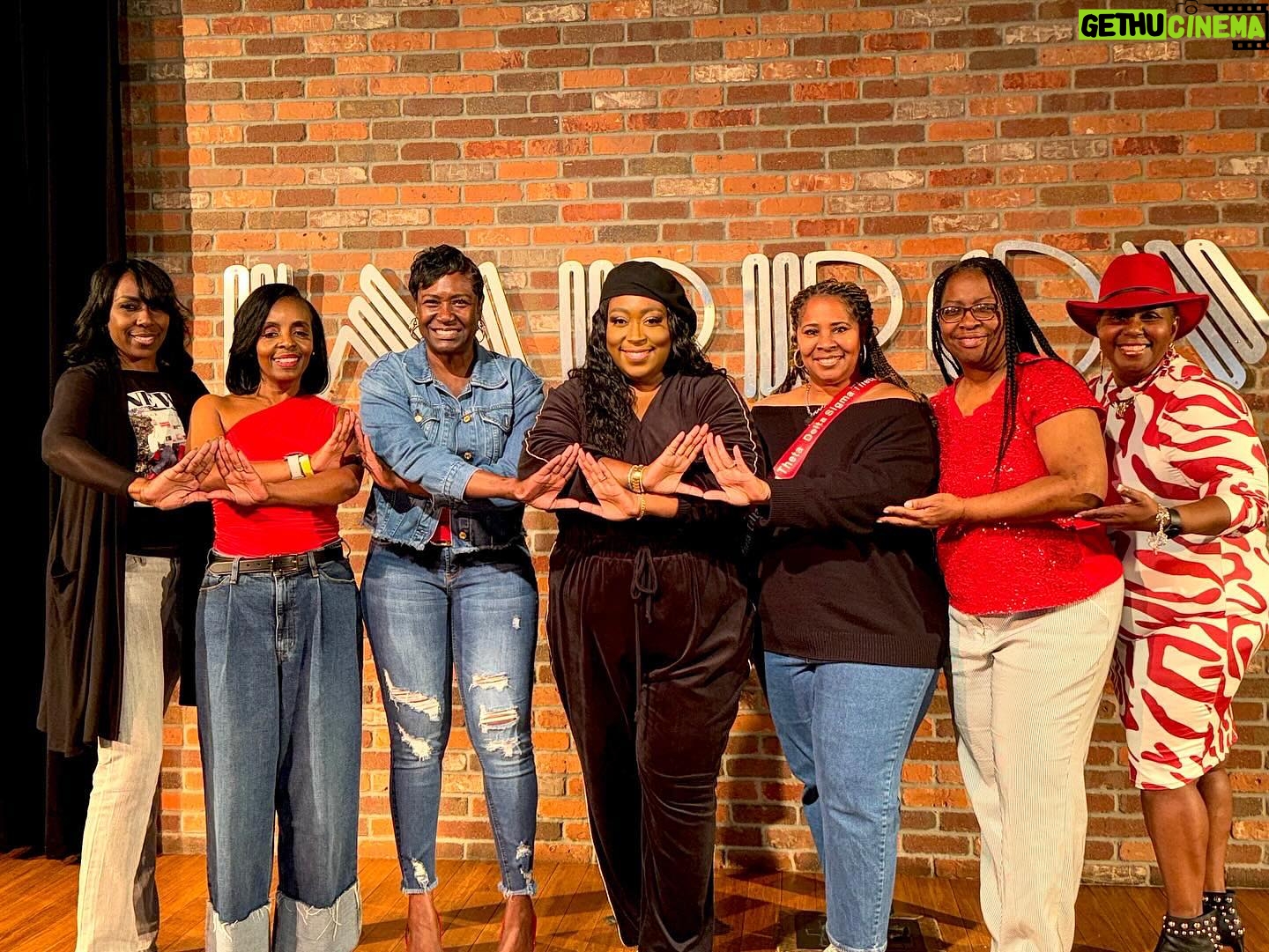 Loni Love Instagram - My line sisters are always there to support me.. they donโt even tell me, they donโt ask for tickets, they just show the F up.. I am so grateful for their support throughout my career.. #dst #etabeta #pvamu ๐บ๐บ๐บ๐บ๐บ๐บ๐บ๐บ๐บ๐บ