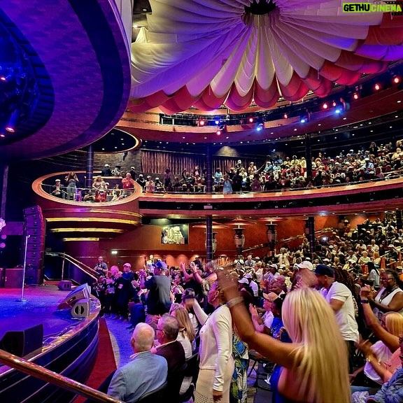 Loni Love Instagram - Night one of @davekozcruise .. MainStage Comedy show started the cruise with a laugh!!! 📸 : @theworldfamousshow