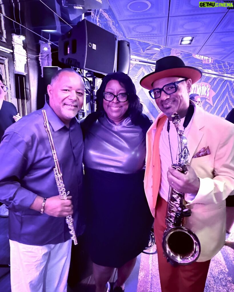 Loni Love Instagram - Two of legendary awarding winning RnB and jazz artists.. it is such an honor to work with them.. just two sweethearts!!!!!! @najeeofficial and @kirkwhalum !!! Btw Kirk toured with Whitney Houston for years and was the original saxophone player on “I will always Love You”.