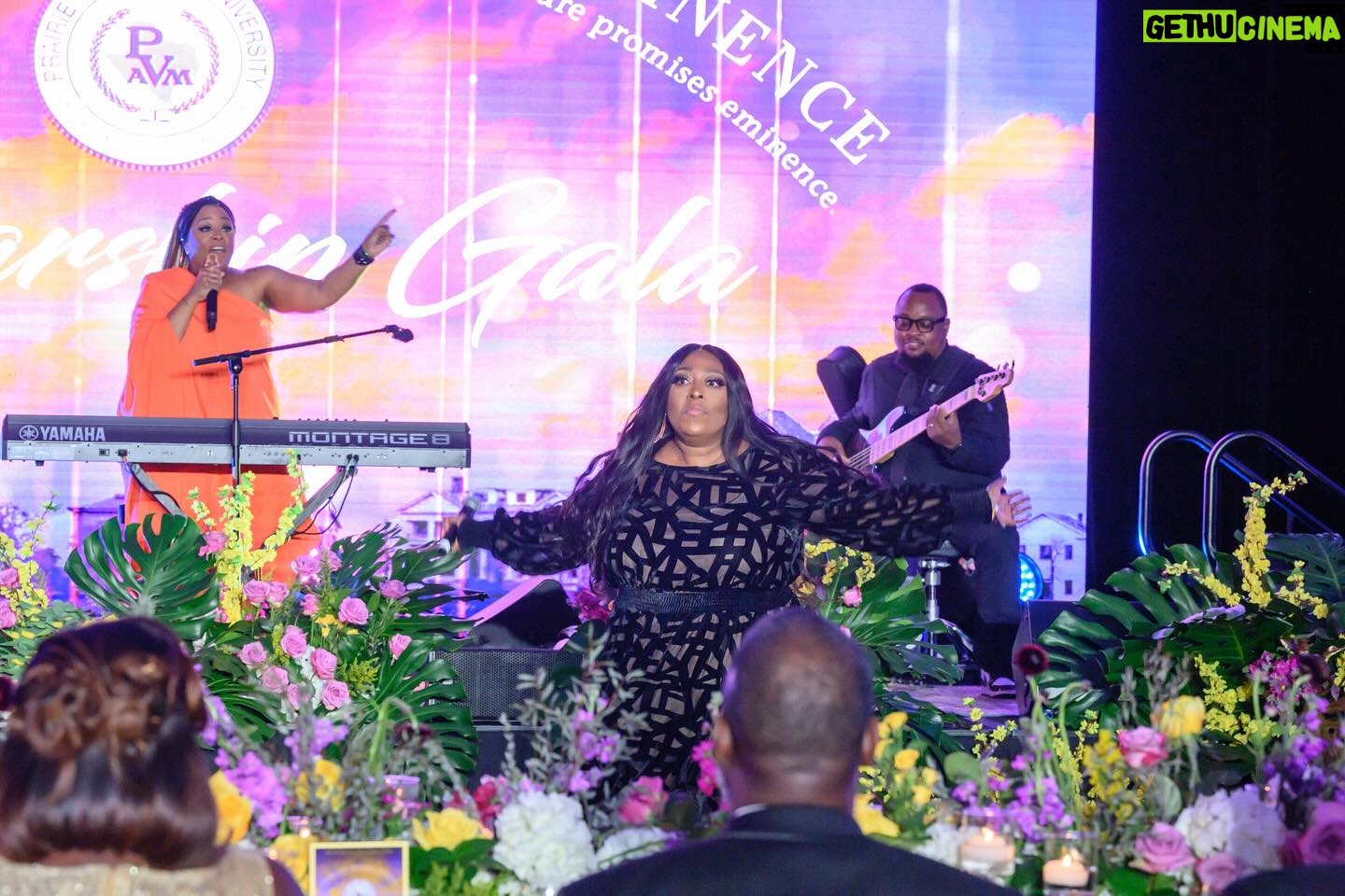 Loni Love Instagram - She is the 2nd woman and 9th President of @pvamu .. congratulations to President Dr. Tomikia P. LeGrande.. what a honor to host her Inauguration Scholarship Gala! We raised over $600,000 for student scholarships!!!! I love my school!!!! #womenshistorymonth #alumni #pvproducesproductivepeople πππ