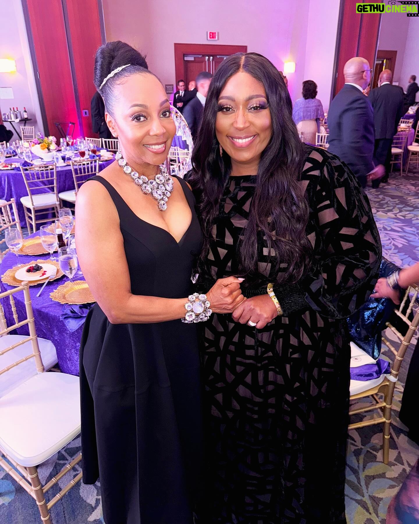 Loni Love Instagram - It’s always good to see my fellow @pvamu alumni @terryellis .. she was our honorary chairperson for the presidential gala.. Terry and I were both were part of the PVAMU Marching Storm!! She sang and I played mellophone!!! #envogue