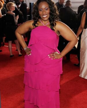 Loni Love Instagram - I’m devastated to hear of Mandisa’s passing.. She truly was the sweetest woman and that voice was just power. My condolences to her family.. 🙏🏾🙏🏾🙏🏾