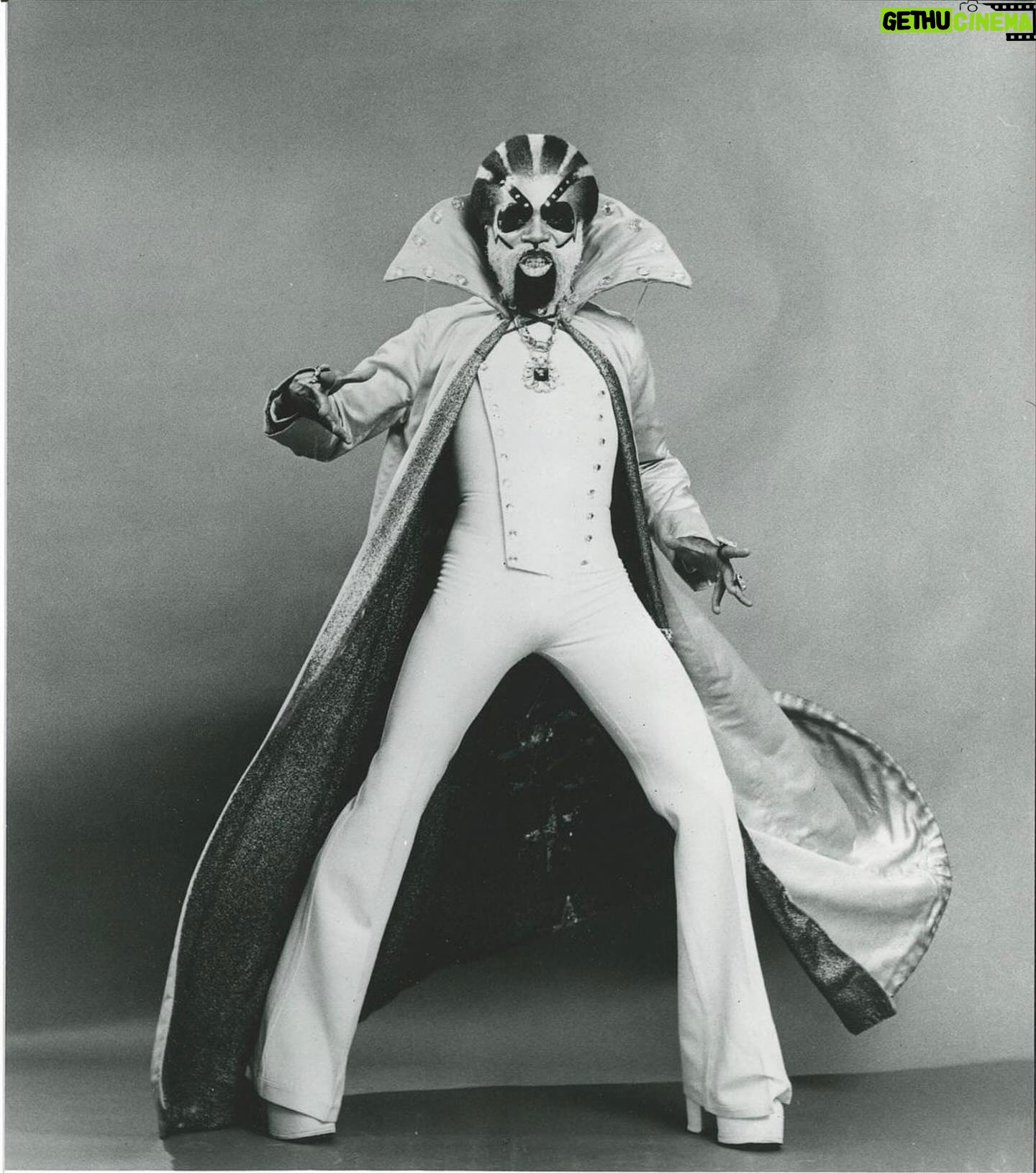Loni Love Instagram - André Robin De Shields (born January 12, 1946) is an American actor, singer, dancer, director, and choreographer. He has received numerous accolades including an Emmy Award, Grammy Award, and Tony Award. He was the Original Wiz in the 1975 production of The Wiz. He won his first Tony after performing on broadway for 50 years. He still performs at the tender age of 78!! Follow him and give him his flowers @andre_deshields #broadway #history