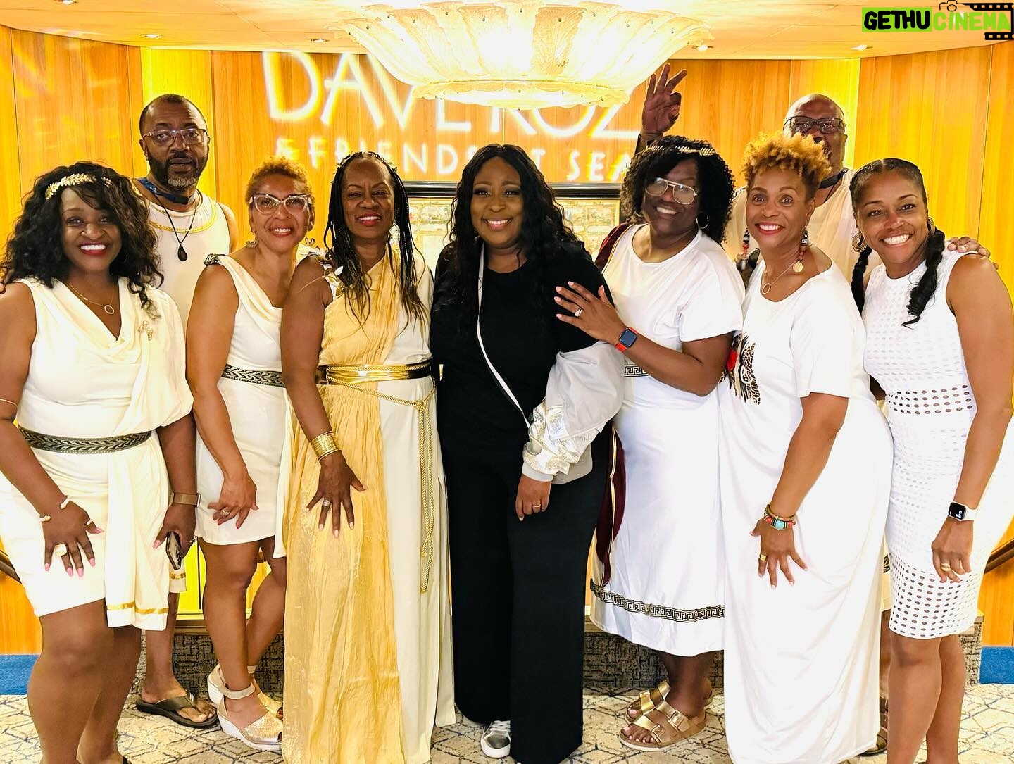 Loni Love Instagram - So sweet for my crew to come support my last comedy show for the week.. Thxs @sheilaedrummer @officiallynnmabry @kennylattimore @iamreginabelle … it was Toga night!!!! #davekozcruise24