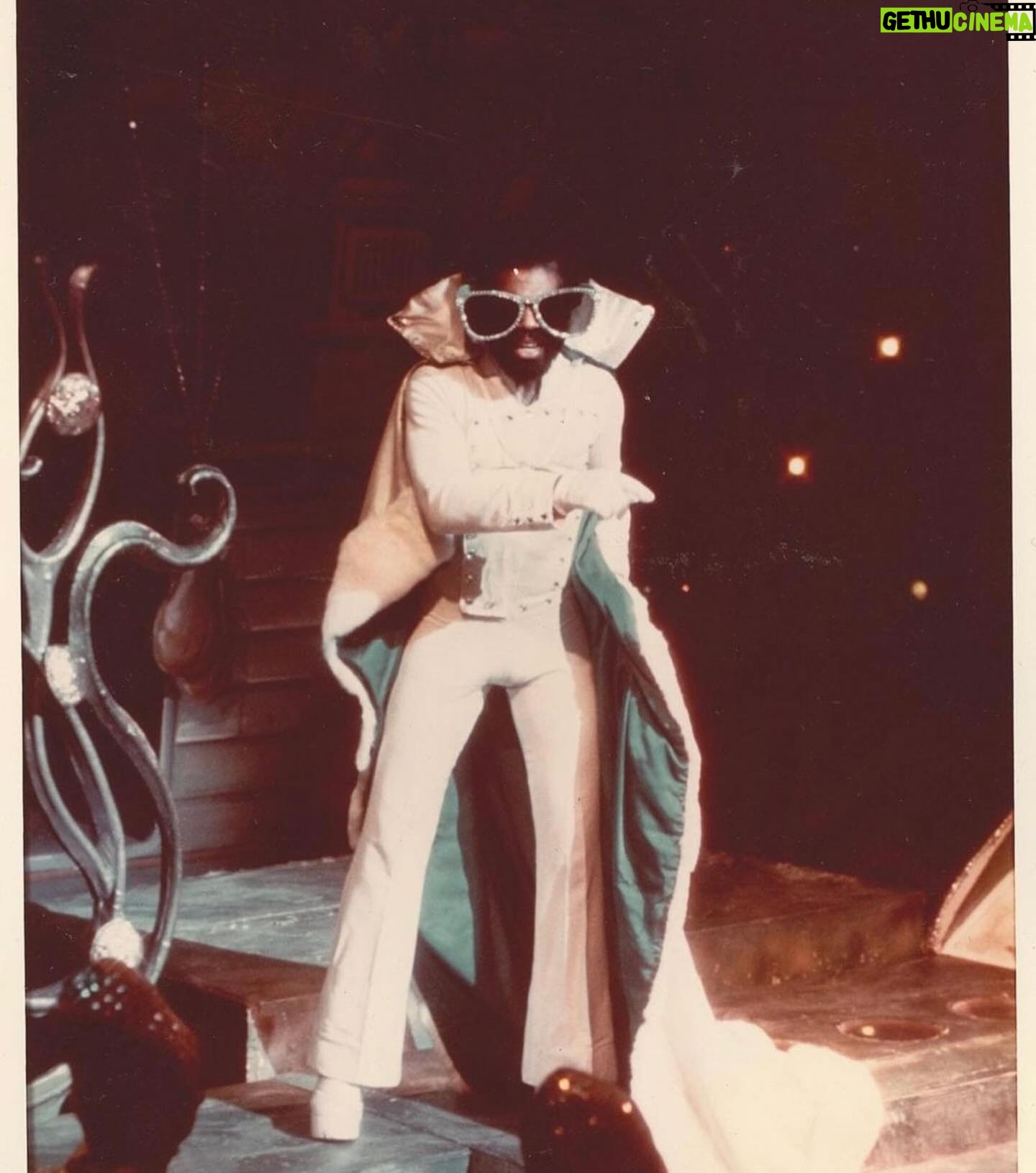 Loni Love Instagram - André Robin De Shields (born January 12, 1946) is an American actor, singer, dancer, director, and choreographer. He has received numerous accolades including an Emmy Award, Grammy Award, and Tony Award. He was the Original Wiz in the 1975 production of The Wiz. He won his first Tony after performing on broadway for 50 years. He still performs at the tender age of 78!! Follow him and give him his flowers @andre_deshields #broadway #history