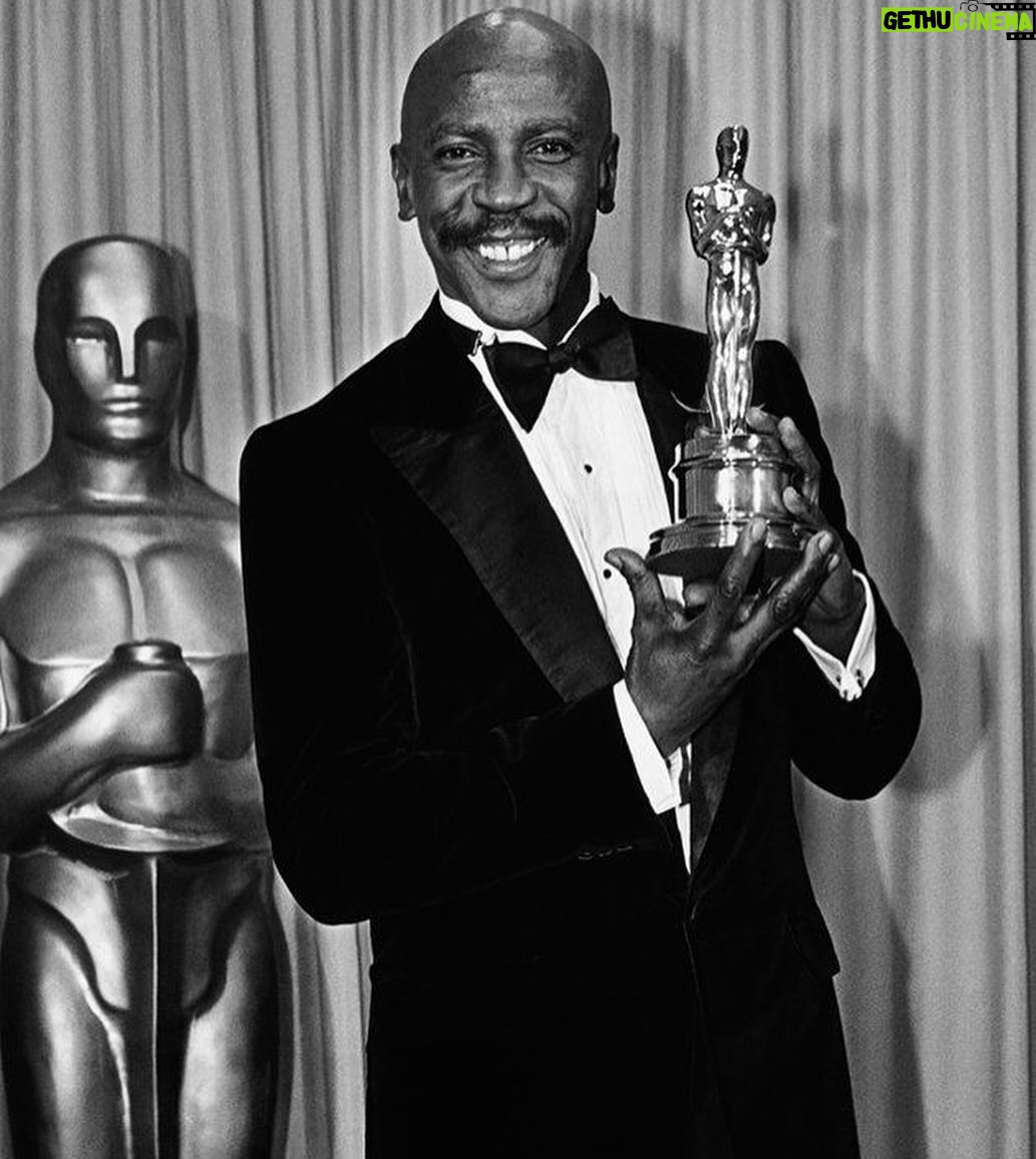 Loni Love Instagram - Lou lived an actor’s life.. he showed when given the opportunity he could rise to the occasion.. he made his mark in a 60 year career from Broadway to numerous films…He was the second Black man to win an acting Oscar, following Sidney Poitier in 1964. Rest now Mr. Gossett. Condolences to his family and fans. 🙏🏾