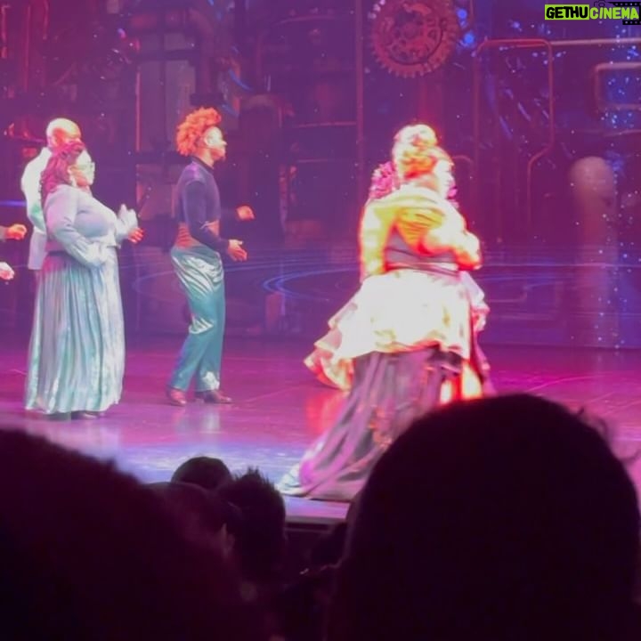 Loni Love Instagram - What a day on #broadway.. got to see @thewizbway with my girl the fablous @deborahcox .. the phenomenal @mrbradybaby … such a talented cast @iamnichellelewis @melodybettspage @iamkylefreeman @philsgoodmusic @averywilson .. thank you all for the love.. if you are in NYC go check it.. such a wonderful musical!!!