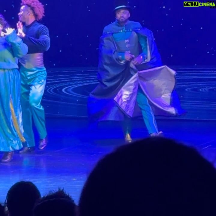 Loni Love Instagram - What a day on #broadway.. got to see @thewizbway with my girl the fablous @deborahcox .. the phenomenal @mrbradybaby … such a talented cast @iamnichellelewis @melodybettspage @iamkylefreeman @philsgoodmusic @averywilson .. thank you all for the love.. if you are in NYC go check it.. such a wonderful musical!!!