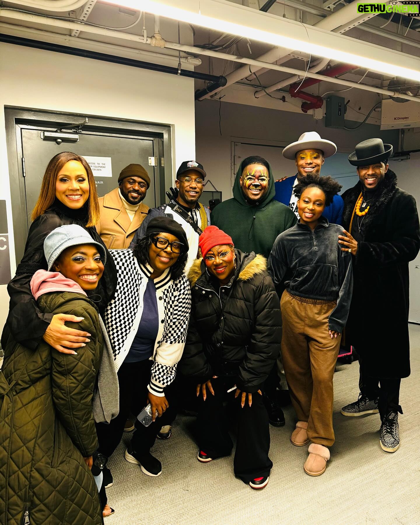 Loni Love Instagram - What a day on #broadway.. got to see @thewizbway with my girl the fablous @deborahcox .. the phenomenal @mrbradybaby … such a talented cast @iamnichellelewis @melodybettspage @iamkylefreeman @philsgoodmusic @averywilson .. thank you all for the love.. if you are in NYC go check it.. such a wonderful musical!!!
