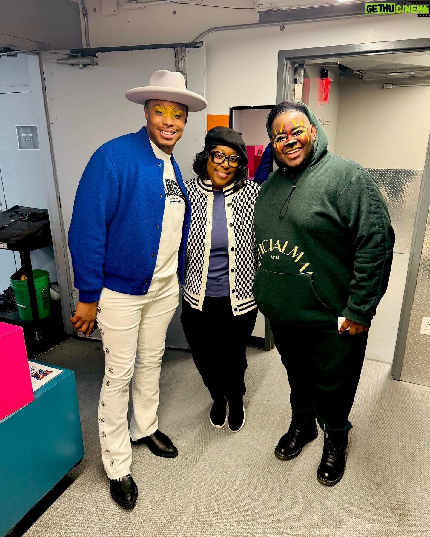 Loni Love Instagram - What a day on #broadway.. got to see @thewizbway with my girl the fablous @deborahcox .. the phenomenal @mrbradybaby … such a talented cast @iamnichellelewis @melodybettspage @iamkylefreeman @philsgoodmusic @averywilson .. thank you all for the love.. if you are in NYC go check it.. such a wonderful musical!!!