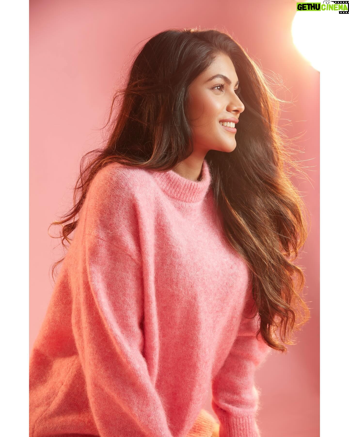 Lopamudra Raut Instagram - Bring back the winters ❄️❤️ Shot by @yngtj Makeup Artist: @nitutamang143 Hair Stylist: @farah_kadkotra Assistant:@bunty_acharya @dhruwang9 Studio: @mayra.fashion.studio #photo #winter #vibe