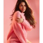 Lopamudra Raut Instagram - Bring back the winters ❄️❤️ Shot by @yngtj Makeup Artist: @nitutamang143 Hair Stylist: @farah_kadkotra Assistant:@bunty_acharya @dhruwang9 Studio: @mayra.fashion.studio #photo #winter #vibe