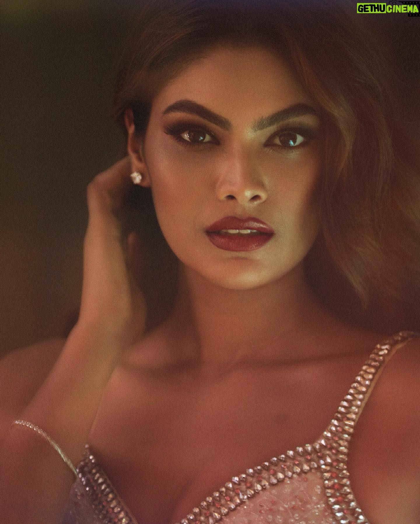 Lopamudra Raut Instagram - A martini, shaken not stirred !! Photographed by @shotbynuno makeup by @monashairandbeauty hair by @sunny_hairr @kavitaparmar_makeup_hair outfit by @sonaakshiraaj ✨ #jamesbond #photoshoot #portraitphotography
