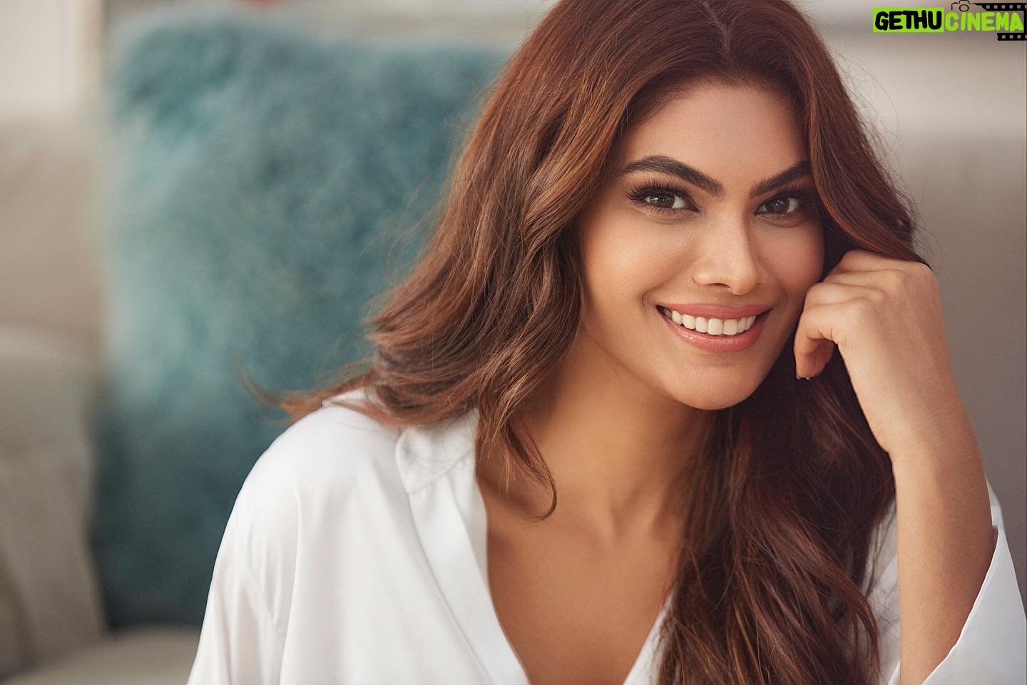 Lopamudra Raut Instagram - 🤍 shot by @shotbynuno makeup by @monashairandbeauty hair by @sunny_hairr @kavitaparmar_makeup_hair #white #photoshoot #portrait