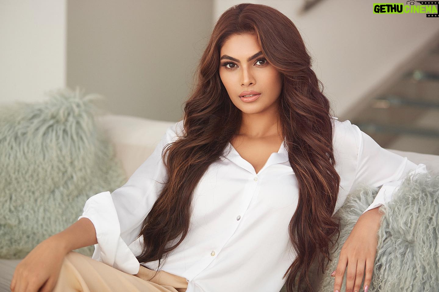 Lopamudra Raut Instagram - 🤍 shot by @shotbynuno makeup by @monashairandbeauty hair by @sunny_hairr @kavitaparmar_makeup_hair #white #photoshoot #portrait