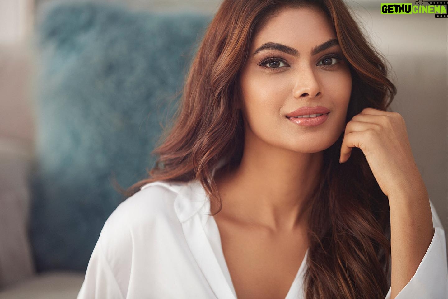 Lopamudra Raut Instagram - 🤍 shot by @shotbynuno makeup by @monashairandbeauty hair by @sunny_hairr @kavitaparmar_makeup_hair #white #photoshoot #portrait