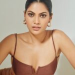 Lopamudra Raut Instagram - How’s my clean girl look ? 👱🏼‍♀️ shot by our very own superstar ⭐️@priyankknandwana Makeup Artist: @nitutamang143 Hair Stylist: @farah_kadkotra Assistant:@bunty_acharya @dhruwang9 Studio: @mayra.fashion.studio #photogtaphy #cleangirl