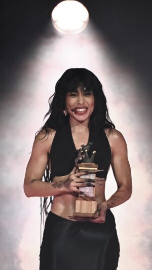 Loreen Instagram - Love - Always! One year of Tattoo 🖤
Thank you so much for having me @melodifestivalen

📸 Claudio Bresciani/TT Nyhetsbyrån