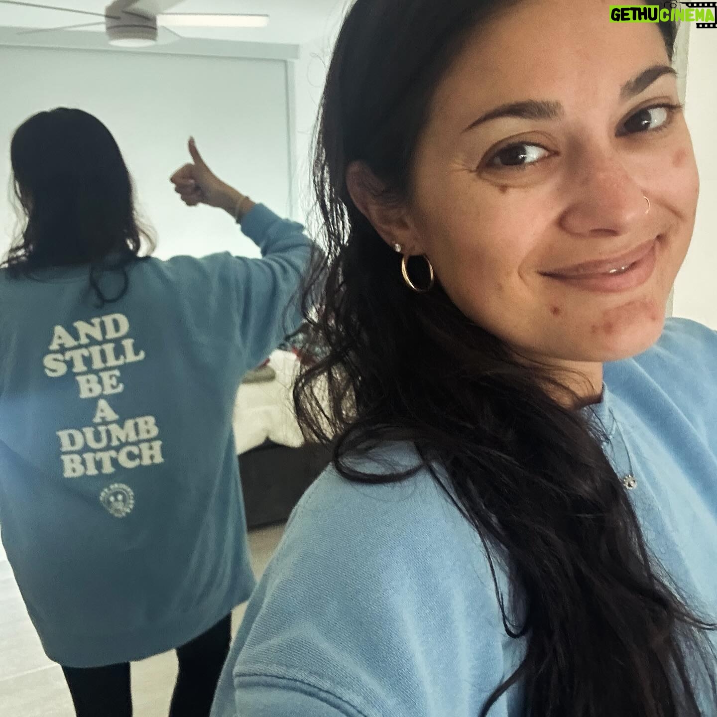 Loren Brovarnik Instagram - It’s true. #momfluencer #brovarmy #momssupportingmoms #humor #momlife