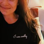 Loren Brovarnik Instagram – Here’s a friendly reminder to tell yourself “I am worthy” because guess what, YOU ARE! 🖤🖤
#momfluencer #selflove