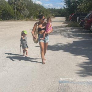Loren Brovarnik Instagram - Life’s a beach and a blessing 🌊 
#teambrovarnik #justiceforthebandeau #bandeau #thebrovbunch #beachday #familytime #thebrovarniks