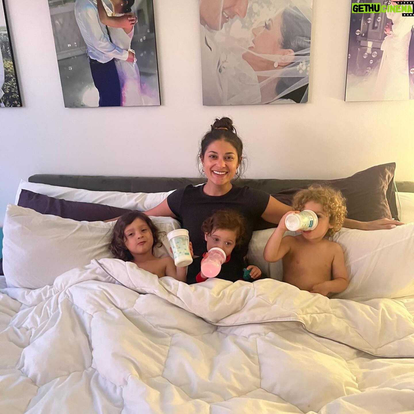 Loren Brovarnik Instagram - One day we’ll get it 📸 💙🩵🩷 #teambrovarnik #mama #3babiesin3years #ima #myworld