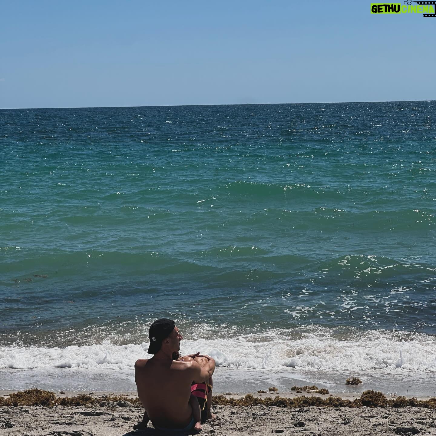 Loren Brovarnik - 23.2K Likes - Lifeās a beach and a blessing š
#teambrovarnik #justiceforthebandeau #bandeau #thebrovbunch #beachday #familytime #thebrovarniks