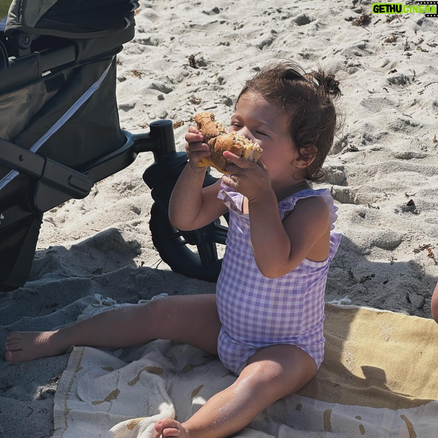 Loren Brovarnik - 23.2K Likes - Lifeās a beach and a blessing š
#teambrovarnik #justiceforthebandeau #bandeau #thebrovbunch #beachday #familytime #thebrovarniks