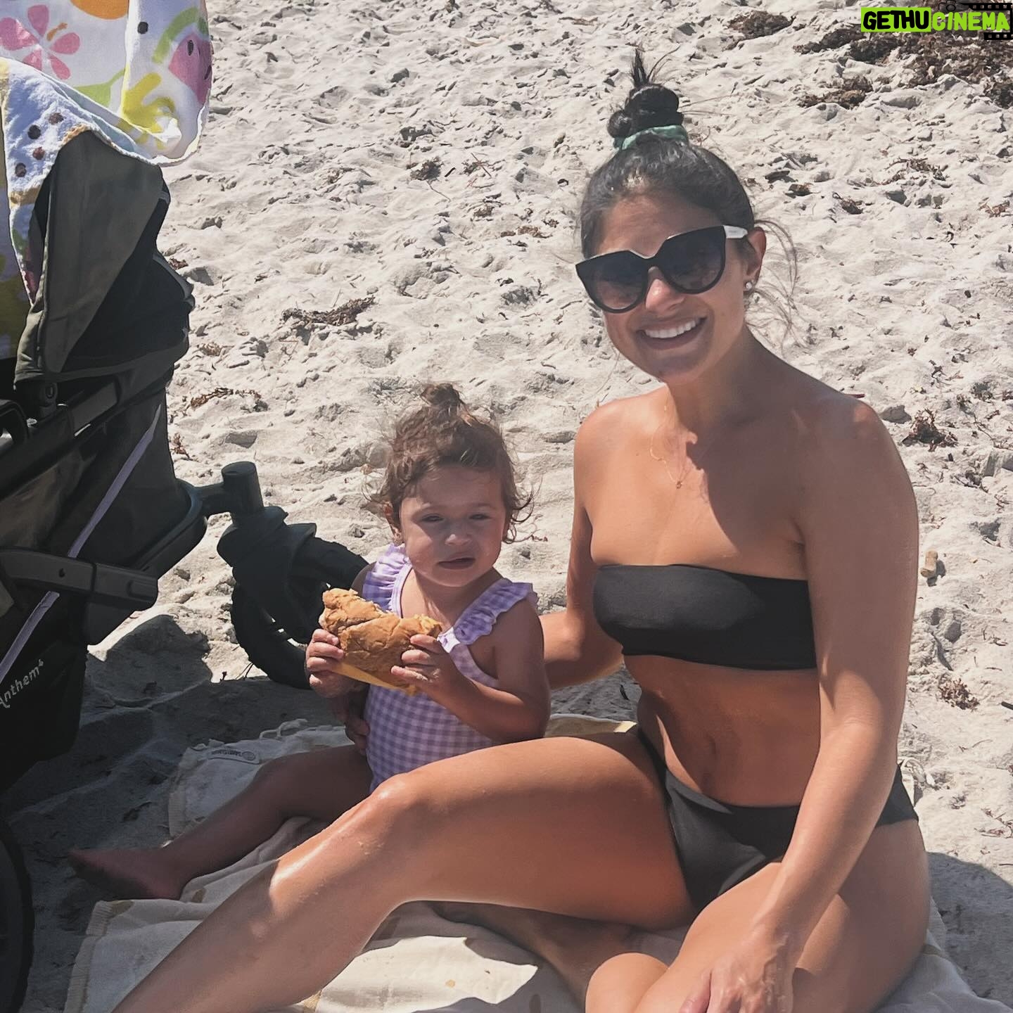 Loren Brovarnik - 23.2K Likes - Lifeās a beach and a blessing š
#teambrovarnik #justiceforthebandeau #bandeau #thebrovbunch #beachday #familytime #thebrovarniks