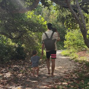 Loren Brovarnik Instagram - Life’s a beach and a blessing 🌊 
#teambrovarnik #justiceforthebandeau #bandeau #thebrovbunch #beachday #familytime #thebrovarniks