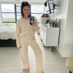 Loren Brovarnik Instagram – It’s no secret that I’m a big fan and shop at @temu! I always says it’s not what you spend but how you rock it! If you haven’t shopped at @temu yet… well get ready for @temu big deals! The price is affordable and the shipping takes less than 2 weeks! 
🔗Click LINK or search code: dkq5927 FOR UP TO 90% OFF!! Temu app new users only!
FreeShipping & FreeReturns Now I usually buy 2 sizes when I order just to be safe 😉 
#temu #momfluencer