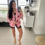 Loren Brovarnik Instagram – It’s no secret that I’m a big fan and shop at @temu! I always says it’s not what you spend but how you rock it! If you haven’t shopped at @temu yet… well get ready for @temu big deals! The price is affordable and the shipping takes less than 2 weeks! 
🔗Click LINK or search code: dkq5927 FOR UP TO 90% OFF!! Temu app new users only!
FreeShipping & FreeReturns Now I usually buy 2 sizes when I order just to be safe 😉 
#temu #momfluencer