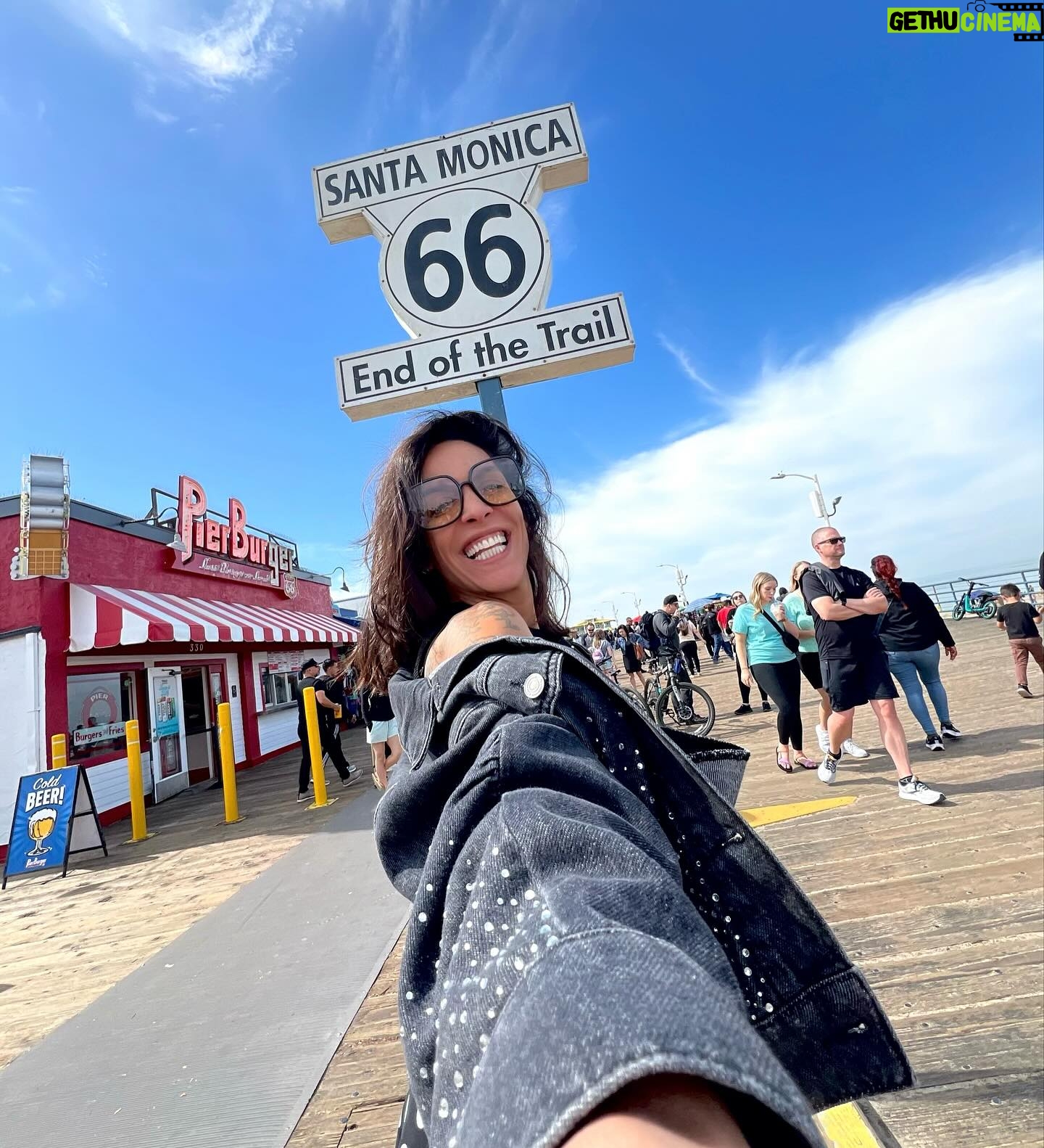 Lorena Castell Instagram - Diario de viaje 1. Santa Mónica 2. Venice canals 3. @browntattoo ✌🏼 4. LA vibes 5. @greystudiola 6. Malibú Pier 7. La feria 🎡 8. La promoción 🪩