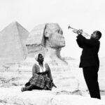 Lorena Castell Instagram - Busca las siete diferencias con nuestro pequeño homenaje a Louis Amstrong y Lucille en Egipto. #louisamstrong #giza