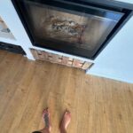 Lorena Castell Instagram - Siempre hay cosas que hacer en el campito y por fin nos hemos decidido con el suelo! Nos encanta este modelo de @fausintflooring que le da un rollo súper acogedor 🤗 Poco a poco elegimos lo que nos gusta ;)