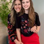 Lorena Queiroz Instagram - Dia das mães chegando e é claro que minha mãe merece presente da @murauoficial, marca que ela me apresentou e que nós duas amamos! Qual look vocês acham que é mais a nossa cara?