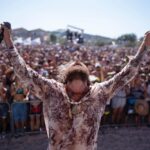 Lorenzo Cherubini Instagram - che storia @jovabeachparty !!! 🌴🇮🇹⚓️☀️🦜❤️ ogni tanto il cell mi ricorda che prima o poi ci rivedremo in mezzo alla musica da qualche parte. Godetevi questo ultimo pezzo di estate gente! un abbraccio a tutti.