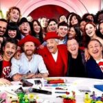 Lorenzo Cherubini Instagram - stamattina c’è stata l’ultima puntata di @vivarai2off lo show del grande @rosario_fiorello . Ho fatto un “salto” a trovare lui @amadeusonoio @fabrizio_biggio @maurocasciari e tutta la banda. Sono stato inondato dall’affetto di tutti, la strada era una festa. GRAZIE! ancora qualche mese di fisioterapia e disciplina e torno “in gamba” ,più forte di prima, e se vi andrà ci rivediamo in mezzo alla musica. Grazie a tutti! Mi rimetto a spingere. È stata una bella giornata. E complimenti a Fiorello, un genio dello spettacolo, e a tutta la sua squadra, che stupisce per la qualità in ogni settore della costruzione dei suoi show. 🌙🌞❤️🙏