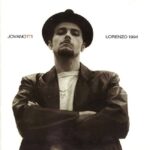 Lorenzo Cherubini Instagram - Penso Positivo il singolo che anticipava l’album Lorenzo 1994 usciva oggi 30 anni fa! …quest’onda che va…oohoohh…quest’onda che viene e che va…ohohohoh GRAZIE A TUTTI VOI che ogni volta rendete quegli OHOH pieni di energia. Avanti tutta! #pensopositivo #ohoh #lorenzo1994 #jova #30anni
