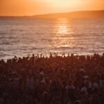 Lorenzo Cherubini Instagram - che storia @jovabeachparty !!! 🌴🇮🇹⚓️☀️🦜❤️ ogni tanto il cell mi ricorda che prima o poi ci rivedremo in mezzo alla musica da qualche parte. Godetevi questo ultimo pezzo di estate gente! un abbraccio a tutti.