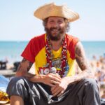 Lorenzo Cherubini Instagram - un anno fa 2 luglio 2022 partiva la seconda edizione di @jovabeachparty da #lignanosabbiadoro . #jovabeachparty è la cosa più bella del mondo, e la mia gratitudine per tutti è ancora più grande di un anno fa. Ogni giornata a #jbp è unica e irripetibile, nel 2022 abbiamo avuto 130 ospiti musicali da 30 paesi del mondo, e quasi 600 mila cuori danzanti a vivere quest’avventura pazzesca. Grazie ancora a tutti! Insieme abbiamo inventato una cosa che solo chi c’è stato può sapere. Vi mando un abbraccio! #jova #jovabeachparty2019 #jovabeachparty2022 #jovabeachparty2025