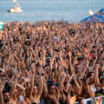 Lorenzo Cherubini Instagram - un anno fa 2 luglio 2022 partiva la seconda edizione di @jovabeachparty da #lignanosabbiadoro . #jovabeachparty è la cosa più bella del mondo, e la mia gratitudine per tutti è ancora più grande di un anno fa. Ogni giornata a #jbp è unica e irripetibile, nel 2022 abbiamo avuto 130 ospiti musicali da 30 paesi del mondo, e quasi 600 mila cuori danzanti a vivere quest’avventura pazzesca. Grazie ancora a tutti! Insieme abbiamo inventato una cosa che solo chi c’è stato può sapere. Vi mando un abbraccio! #jova #jovabeachparty2019 #jovabeachparty2022 #jovabeachparty2025