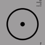 Lorenzo Cherubini Instagram - “L’atto Creativo - un modo di essere” by @rickrubin da oggi l’audiolibro in italiano letto da me è dispinibile sulle piattaforme di audiobook! è il libro che Rick ha scritto per condividere la sua esperienza nella musica con chiunque faccia un lavoro artistico o creda nella vita gli “atti creativi” siano fondamentali e possono scaturire aiutati dalla pratica e dalla disciplina. Rick Rubin è uno dei produttori più influenti della storia della musica e non aveva mai raccontato nulla del suo metodo. In questo libro ha deciso di farlo a modo suo, col suo stile austero e diretto.  L’estate scorsa quando mi sono dovuto fermare per questa grossa caduta che mi terrà giù da un palco ancora per un po’, parlandone con Rick è nata l’idea di realizzare l’audiobook della traduzione italiana del suo libro, avrei potuto farlo anche da seduto e lui aveva piacere che fossi io (la versione in inglese l’ha letta lui) .  Io non sono un lettore prefessionale e la mia pronuncia non è, lo potete immaginare, quella di un doppiatore o di un fine dicitore, ma è la mia , quindi se vi va eccomi qua. Mi è piaciuto molto rileggere il libro di Rick Rubin e farlo a voce alta, come se mi rivolgessi a un gruppetto di amici appassionati di cose artistiche. È un libro difficile da incasellare. Non è un romanzo, non è una autobiografia, non è un manuale, è piuttosto un testo sapienziale di un maestro di un’arte. Scoprirete che la musica, l’arte, protagoniste di questo libro sono in fondo un pretesto per parlare di noi umani, di tecniche per sviluppare l’attenzione consapevole, di stratagemmi per catturare lo spirito delle cose, di meditazione, di avventura di vivere nel mondo a prescindere dal lavoro che si fa. L’atto creativo può scaturire in qualsiasi attività e momento della vita, non solo se si fa un lavoro cosiddetto “creativo”.  Buon…ascolto. @librimondadori @audible_it